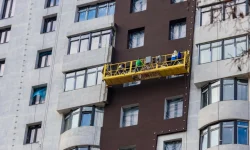 Suspended scaffolding rental on high-rise building by Walnut Creek Scaffolding Rental